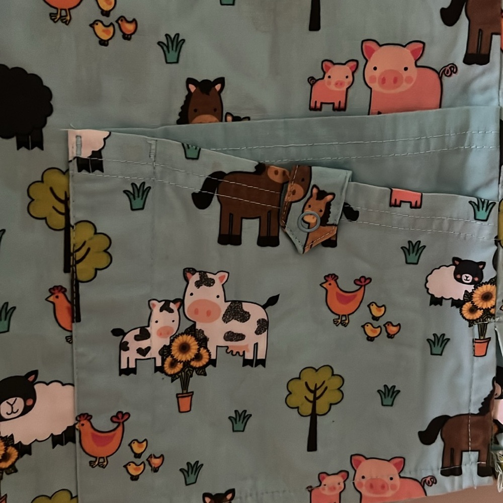 Scrub Top. - Picture 4 of 4